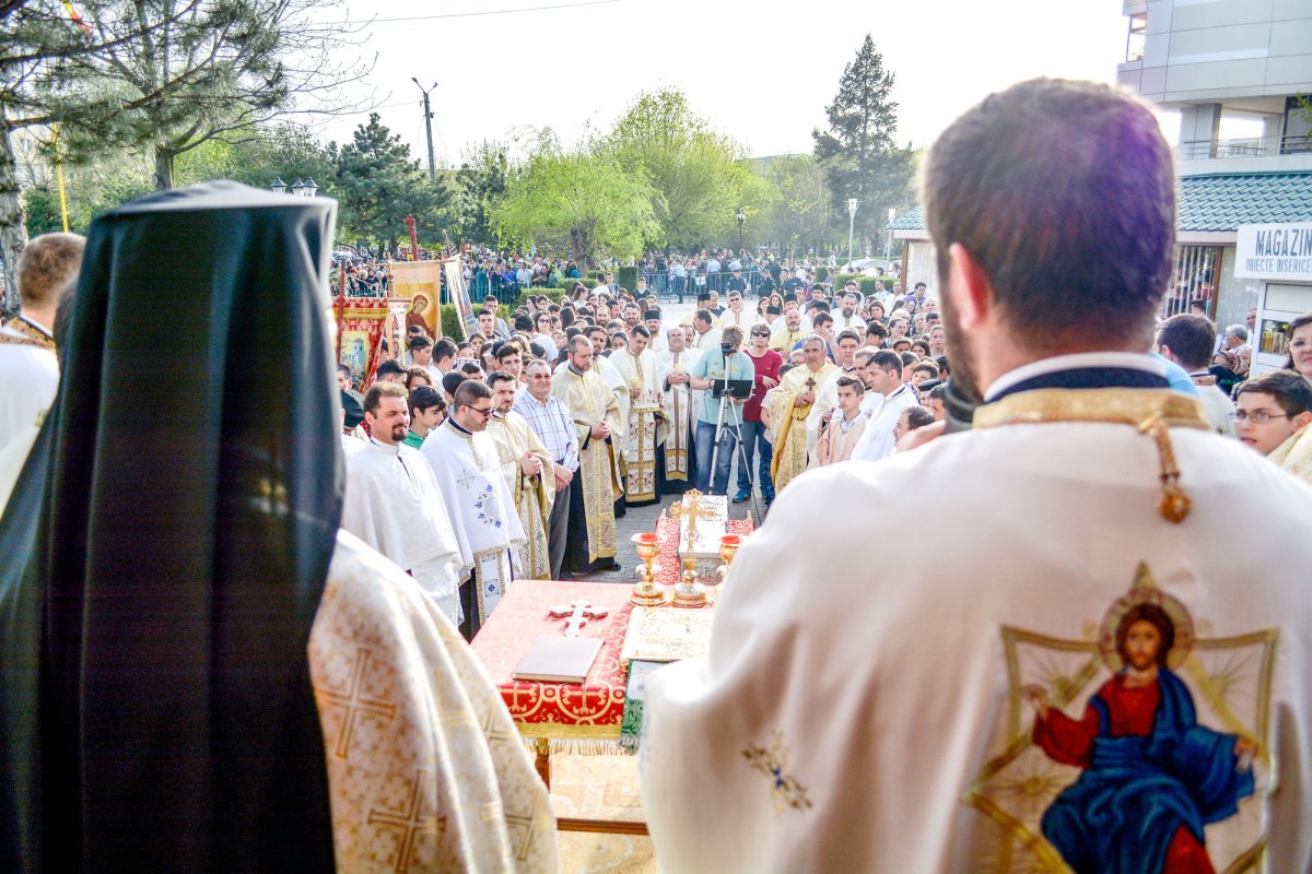 Moaștele Sfinților Împărați Constantin și Elena, la Urziceni 62133