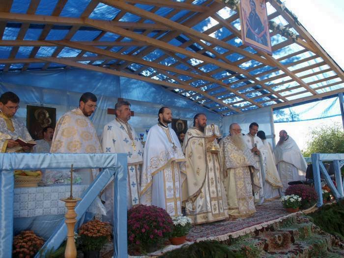 Ctitorul Schitului Pocrov, cinstit de pelerini 61916