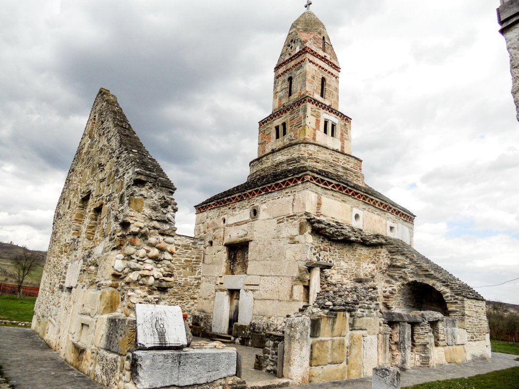 În așteptarea luminii Învierii la Densuș 61943