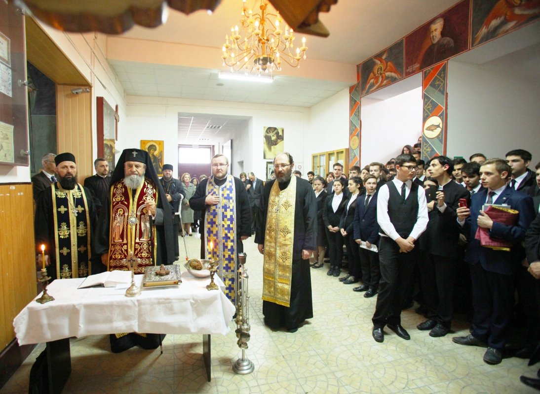 Binecuvântare pentru copii şi tineri la Braşov 61770