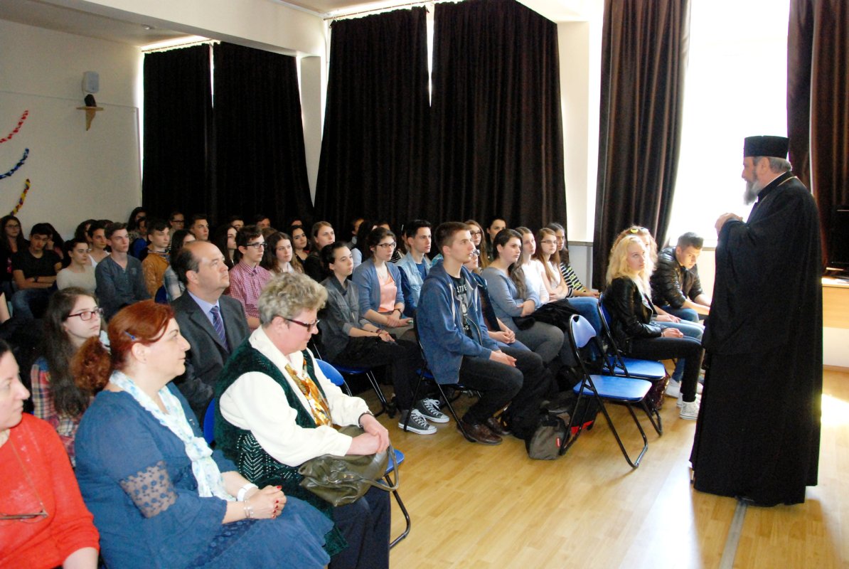 IPS Mitropolit Laurenţiu în dialog cu elevii sibieni 61710