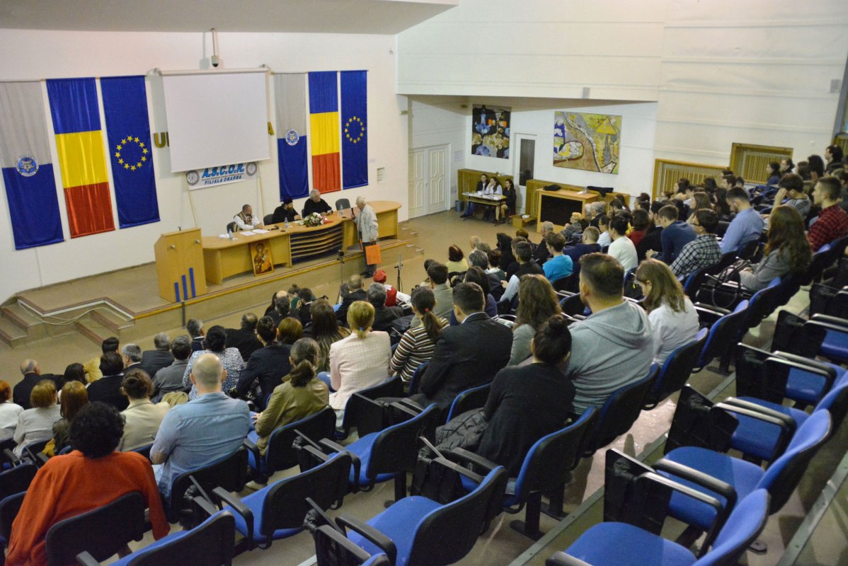 Conferinţă a PS Episcop Siluan la Universitatea din Oradea 61648