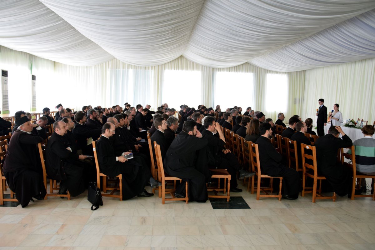 „Dacă Biserica nu vine către noi, generaţia tânără, suntem o generaţie moartă înainte de a ne naşte“ 61584