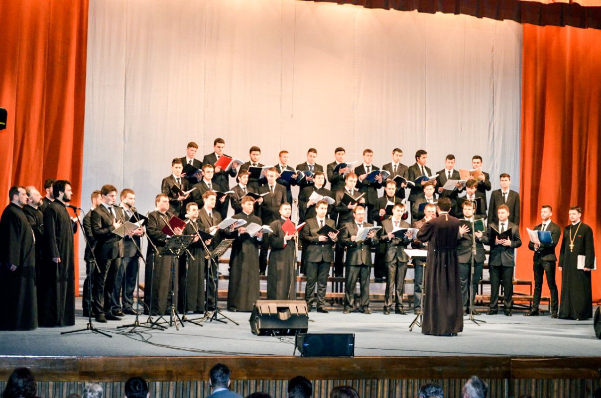 Corala „Armonia” a Tomisului, în spectacol la Râmnicu Vâlcea 61545