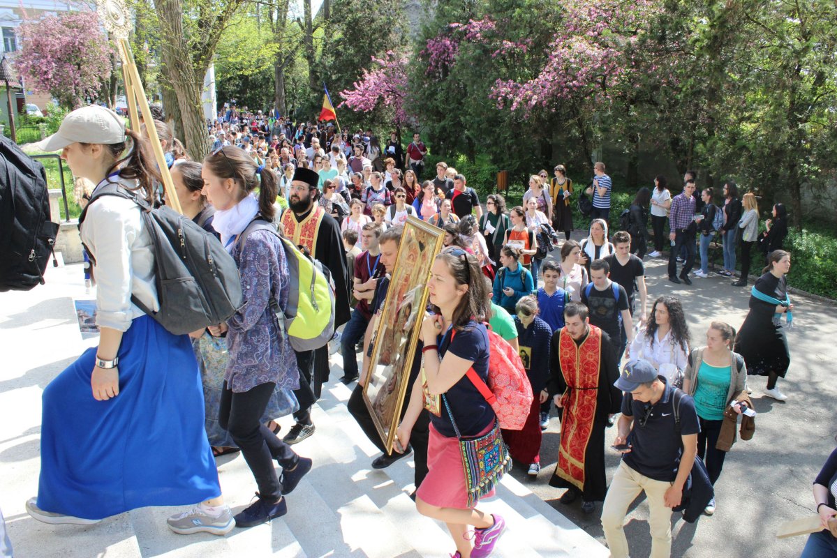 Pelerinajul tinerilor la Mănăstirea Nicula 61528