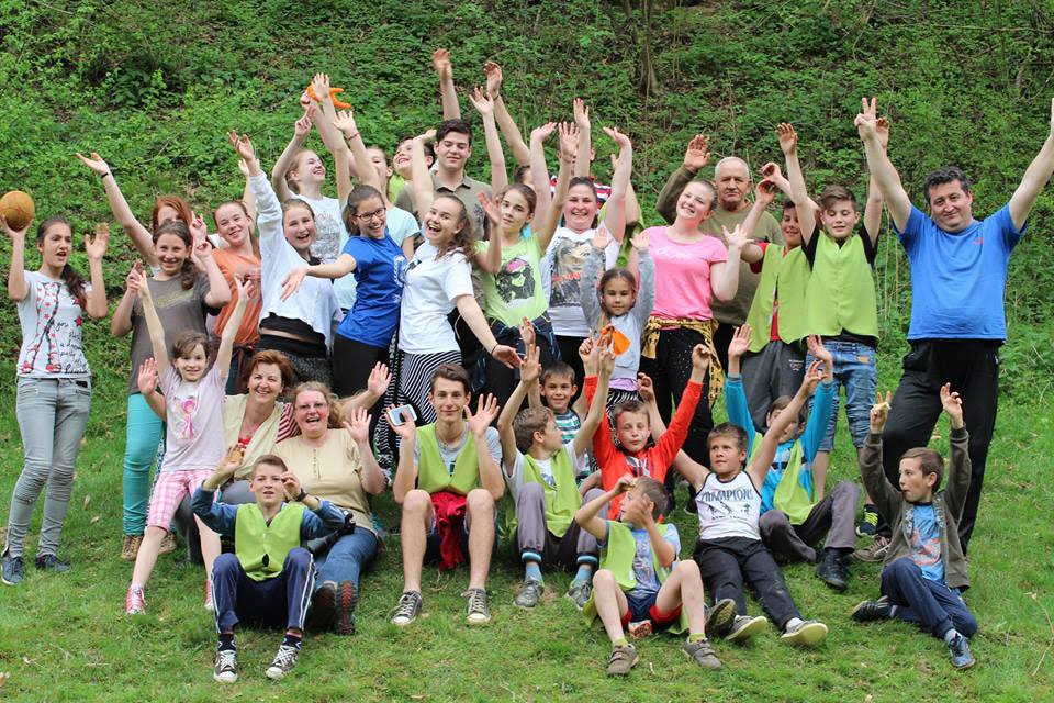 Acţiune de ecologizare cu tinerii din Nepos, Năsăud 61461