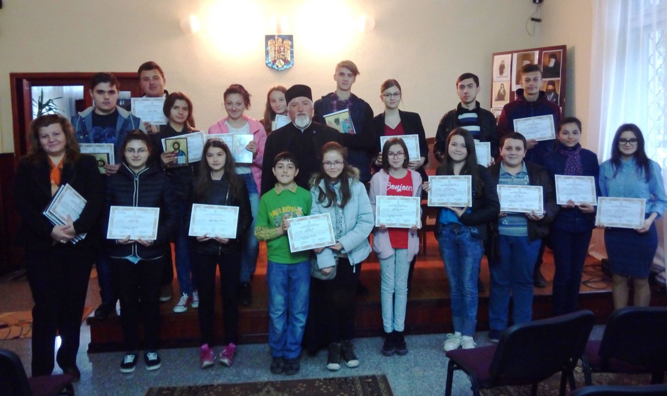 Elevi păşcăneni, premiaţi în cadrul concursului de creaţie „Biserica şi şcoala din sufletul meu“ 61441