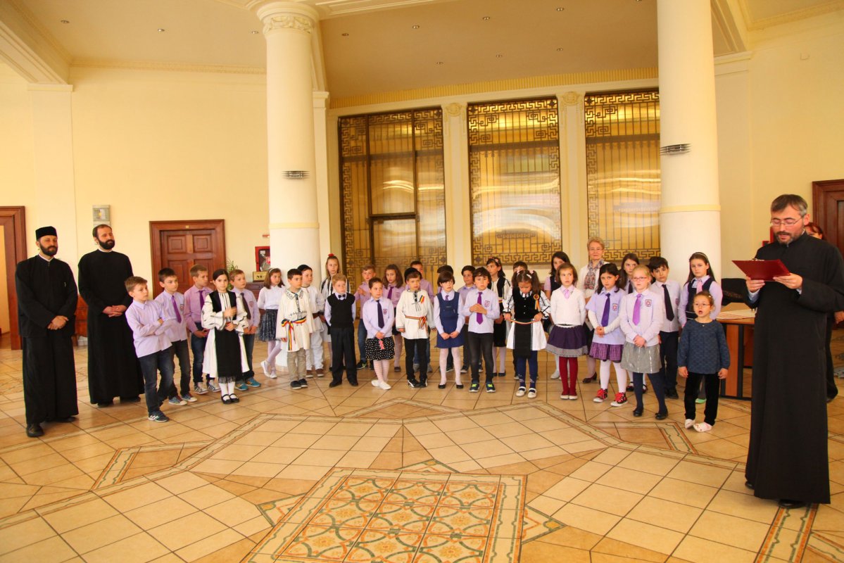 Expoziţie de icoane realizate de elevi din Sibiu 61447