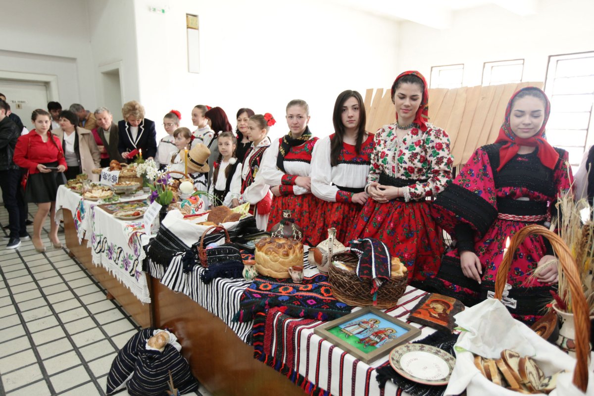 Expoziţia „Tradiţii şi obiceiuri de Sfintele Paşti” 61301