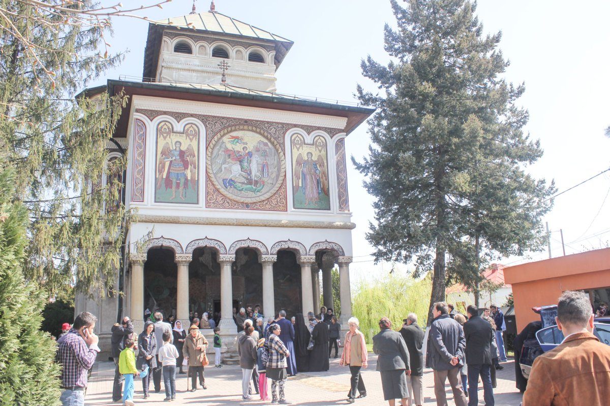 Trei locaşuri ale „Purtătorului de biruinţă” 61313