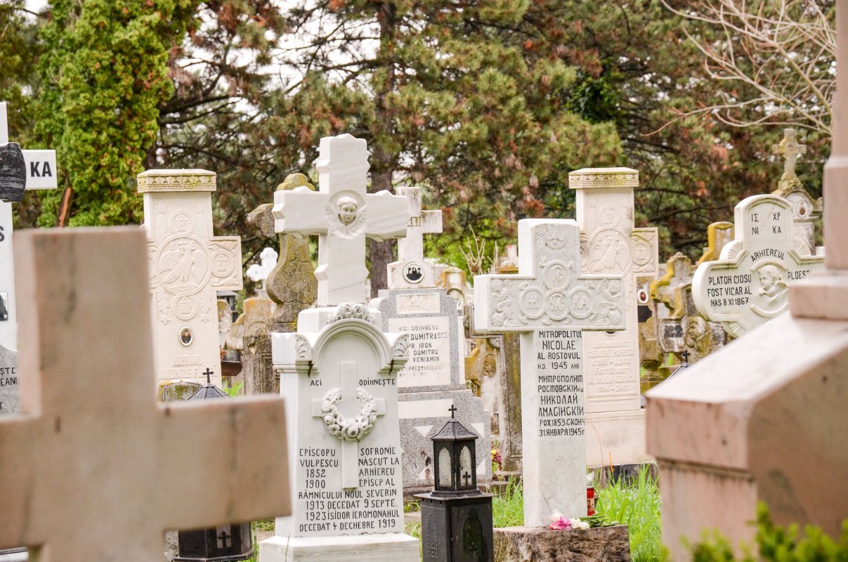 Istorie și veșnicie printre mormintele Cernicăi 61281