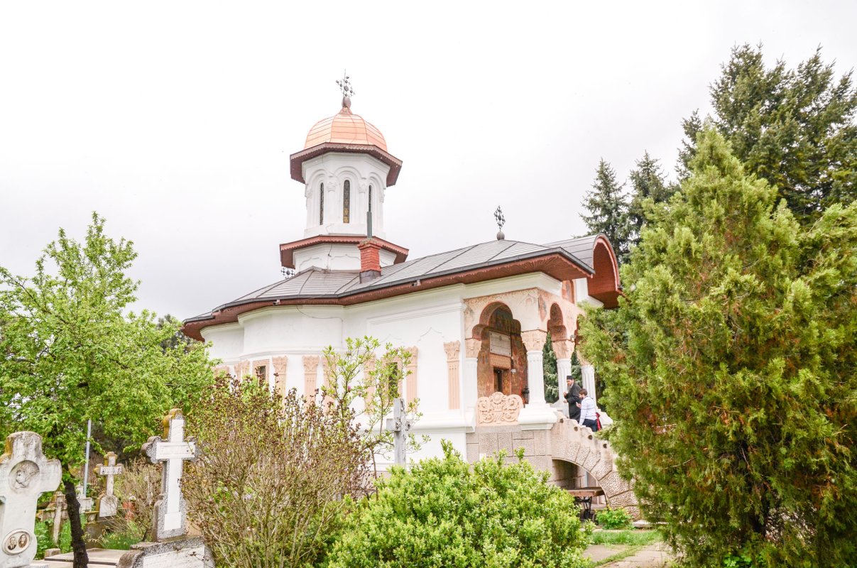 Istorie și veșnicie printre mormintele Cernicăi 61283