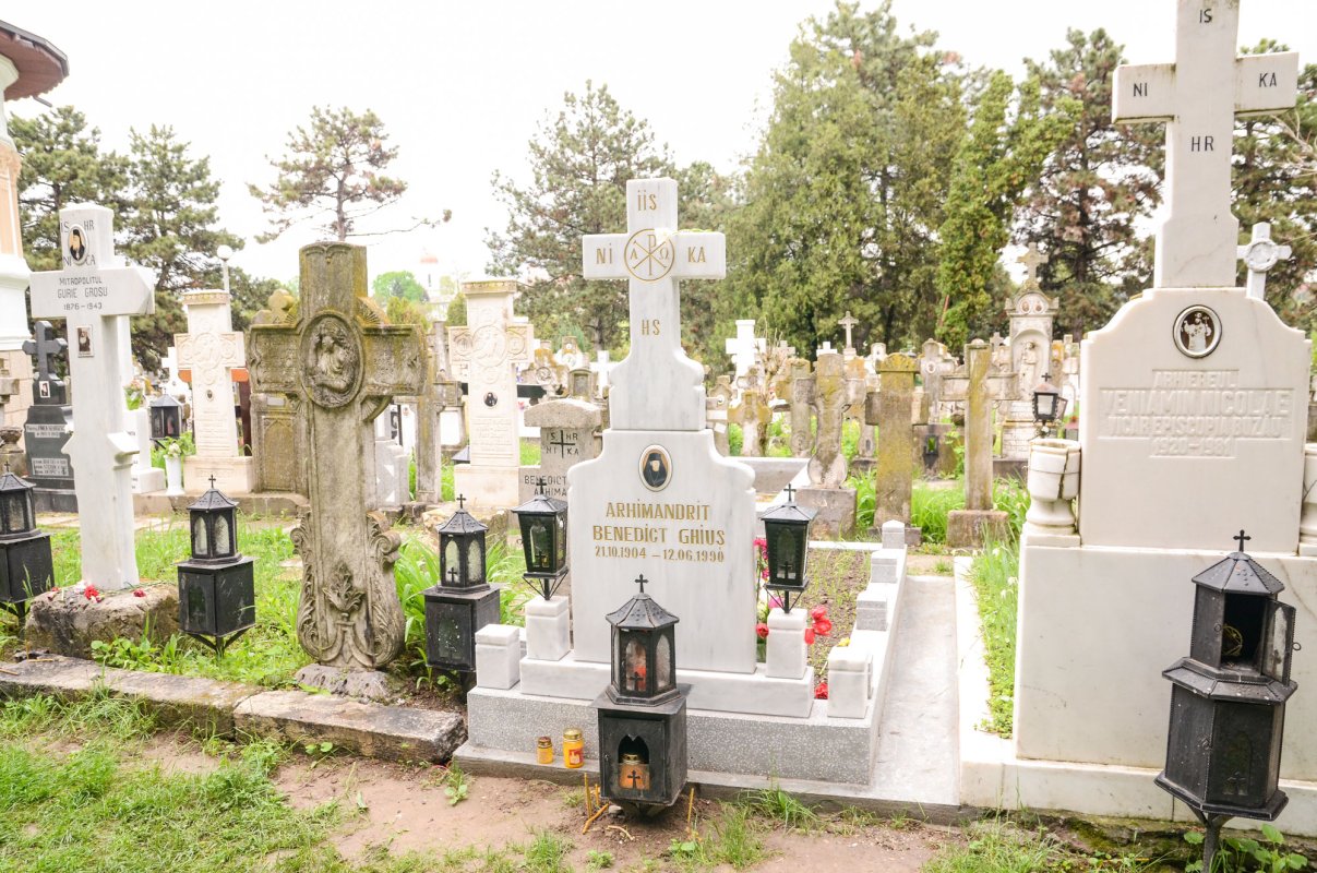 Istorie și veșnicie printre mormintele Cernicăi 61286