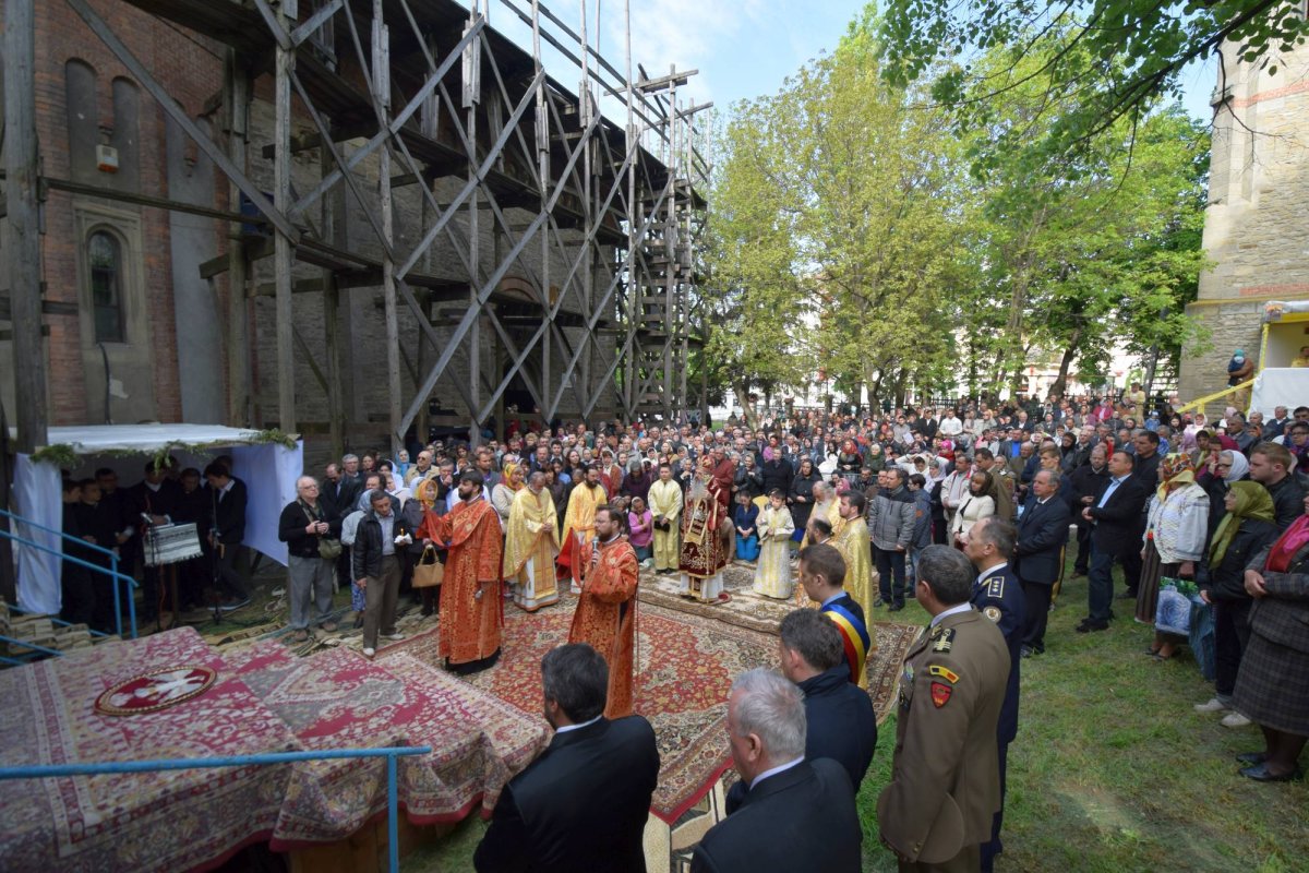 IPS Mitropolit Teofan, prezent la hramul municipiului Botoşani 61192