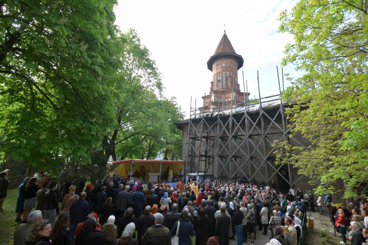 IPS Mitropolit Teofan, prezent la hramul municipiului Botoşani 61195