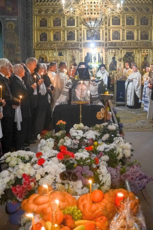 „Reuşea să ţină în echilibru o lume profund conflictuală căreia îi aducea un fel de împăcare“ 61189