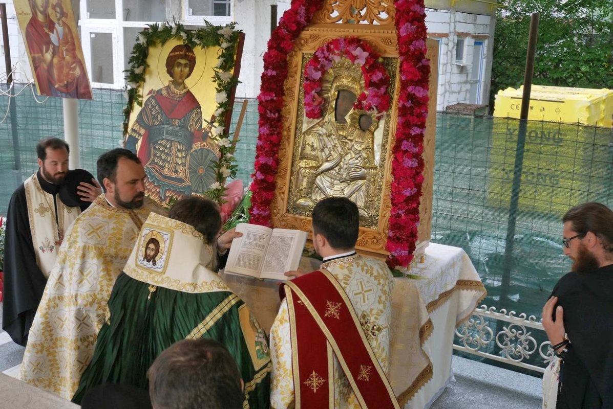 Trei zile de sărbătoare la Biserica „Sfântul Gheorghe“ din Bacău 61198