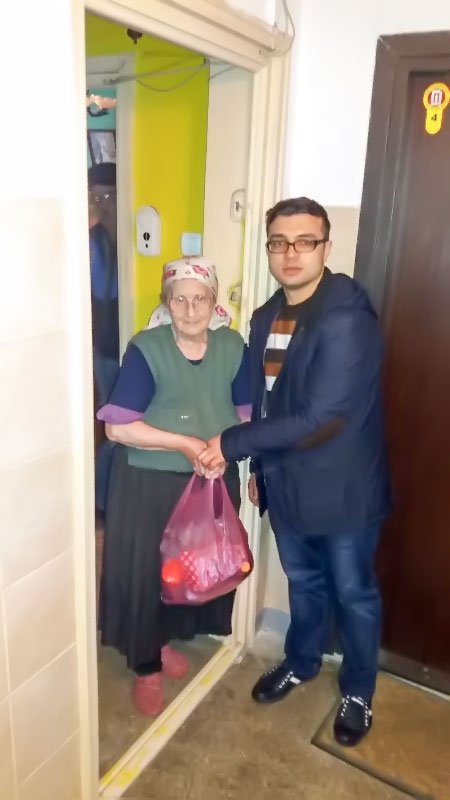 Masă de Sfintele Paști pentru 120 de familii sărace din Parohia „Iancu Vechi-Mătăsari” 61178