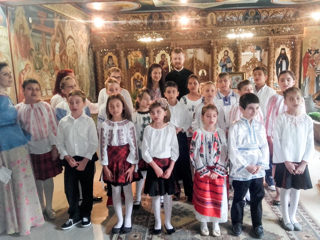 Program artistic şi acţiune socială cu şi pentru copii 61184