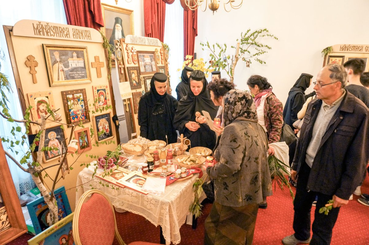 Târg-expoziţie cu rucodelii la Râmnicu Vâlcea 61169