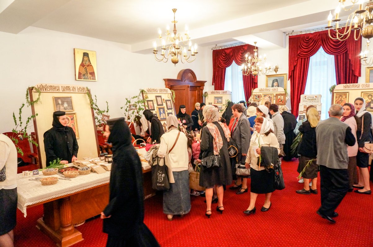 Târg-expoziţie cu rucodelii la Râmnicu Vâlcea 61170