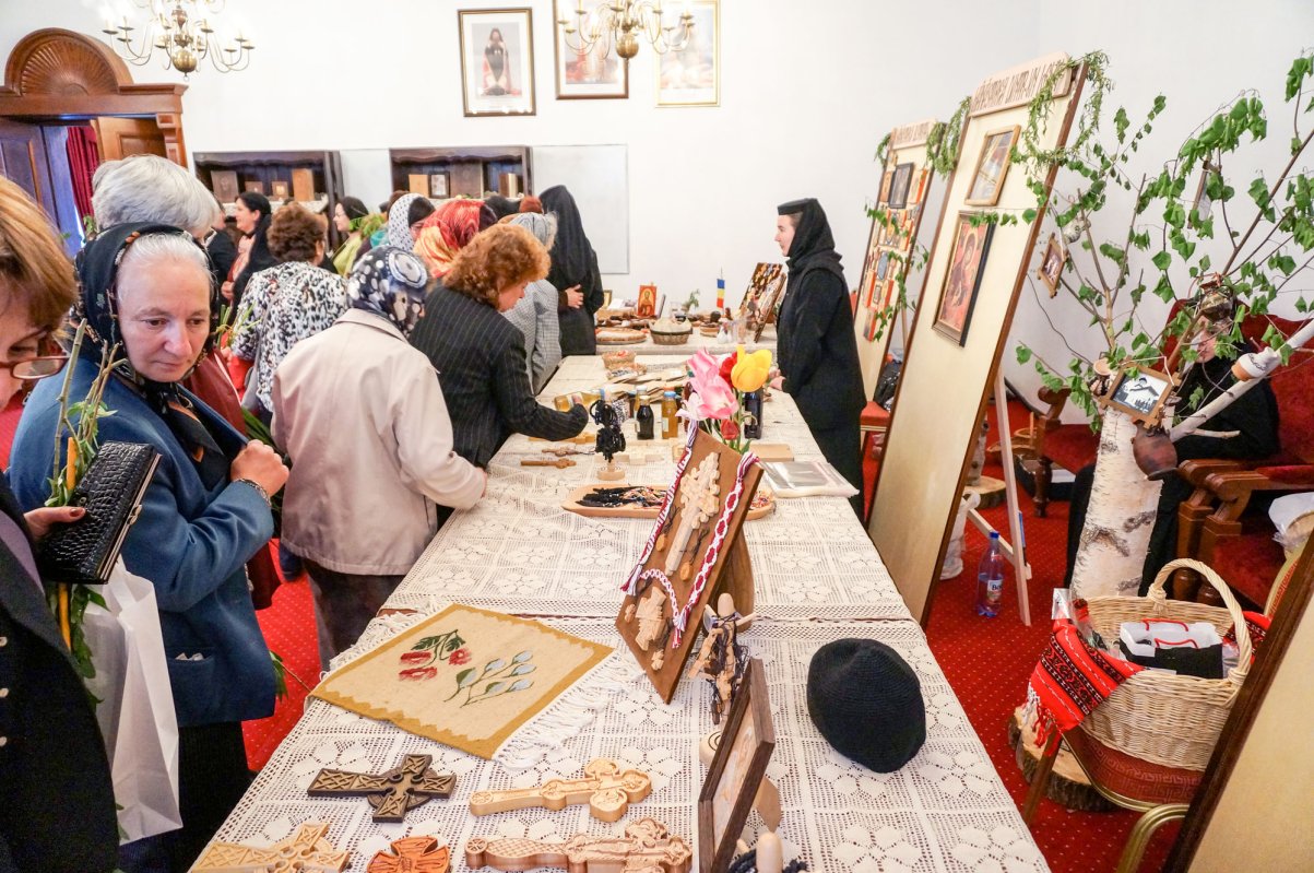 Târg-expoziţie cu rucodelii la Râmnicu Vâlcea 61171