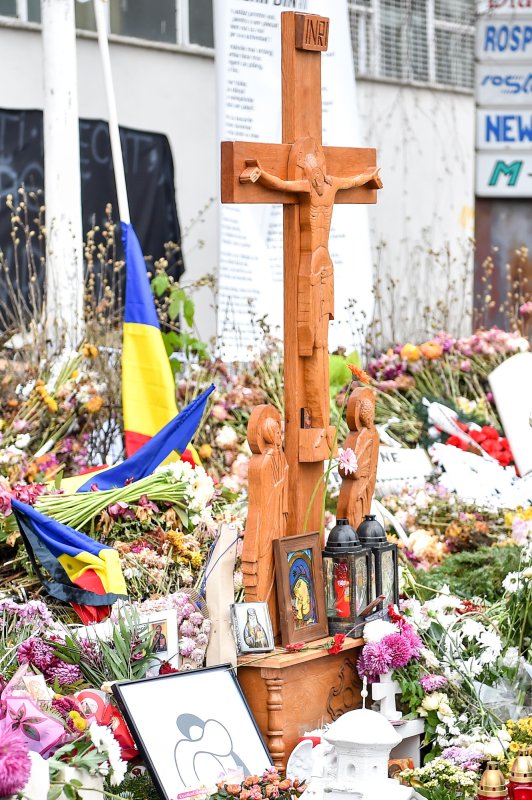 Slujbă de pomenire la şase luni pentru victimele de la Clubul Colectiv, în 9 mai 2016, ora 12:00 60984