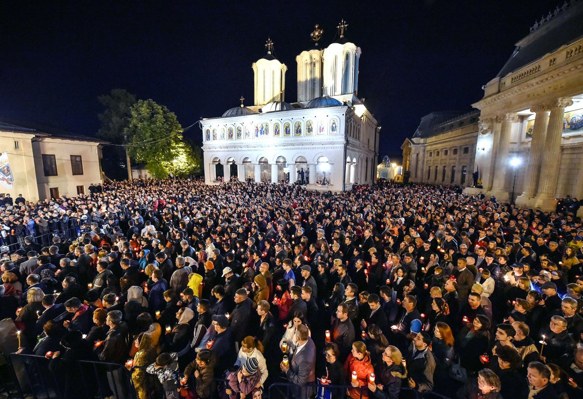 „Iubirea răstignită se arată biruitoare prin Înviere” 60855