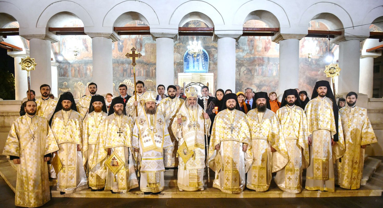 „Iubirea răstignită se arată biruitoare prin Înviere” 60856