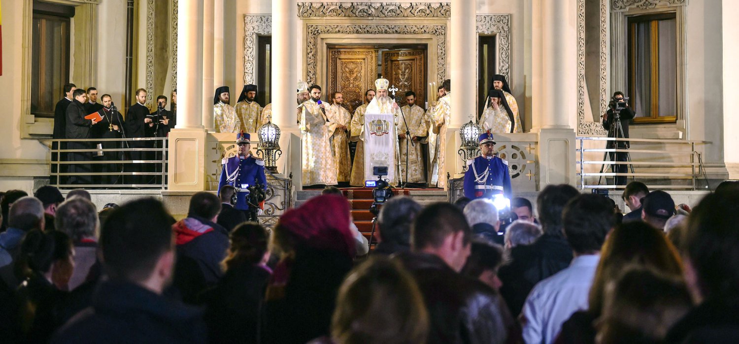 „Iubirea răstignită se arată biruitoare prin Înviere” 60857