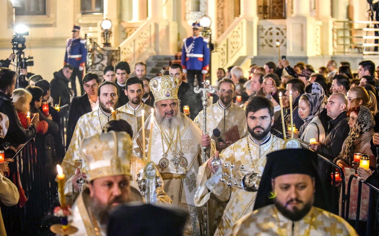 „Iubirea răstignită se arată biruitoare prin Înviere” 60862