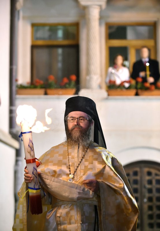 „Iubirea răstignită se arată biruitoare prin Înviere” 60864