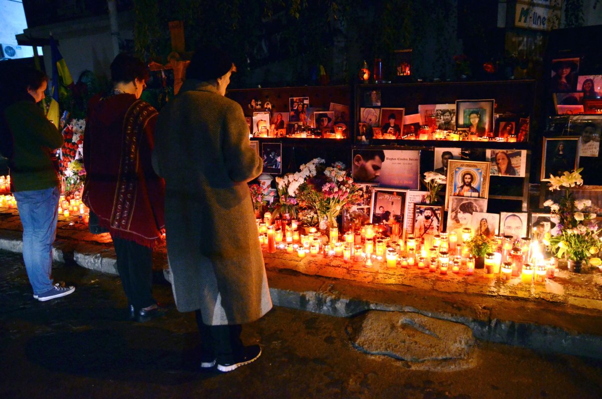 Lumina Învierii, mângâiere pentru rudele și prietenii victimelor din Colectiv 60894