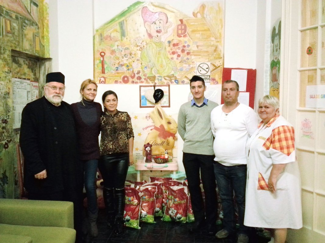 Alături de semenii aflaţi în lipsuri 60823