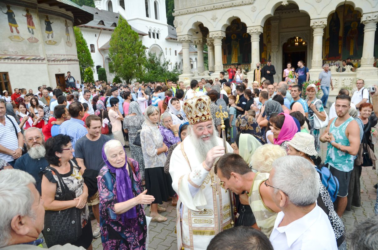 Hramuri cu tradiţie în Săptămâna Luminată 60782