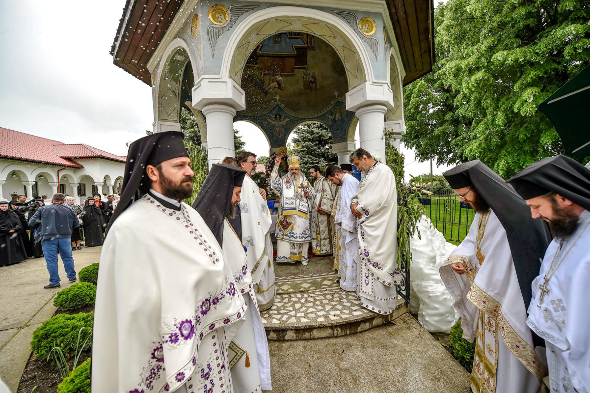 Mănăstirea Ghighiu şi-a serbat hramul 60664