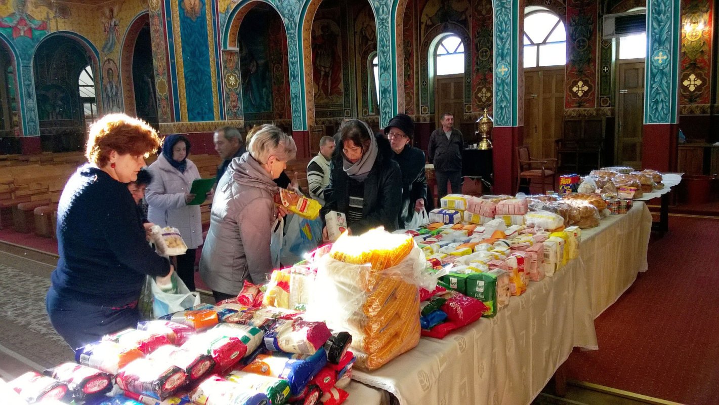 Sprijin pentru nevoiaşi la parohia băimăreană „Naşterea Domnului” 60633