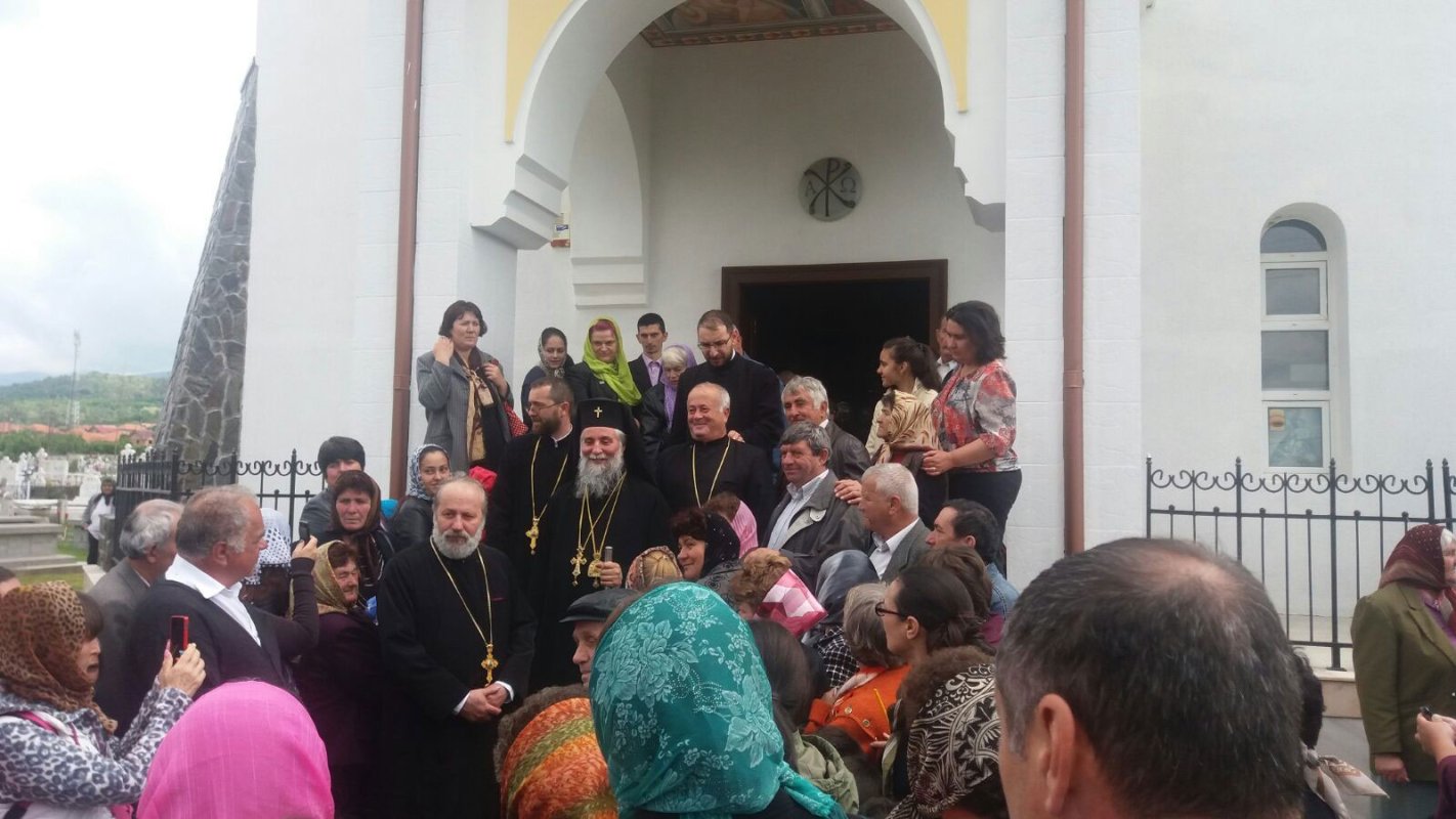 Binecuvântări arhiereşti la Prisaca şi Sadu 60490