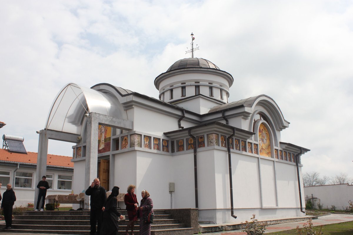 Binecuvântări arhiereşti la Prisaca şi Sadu 60492