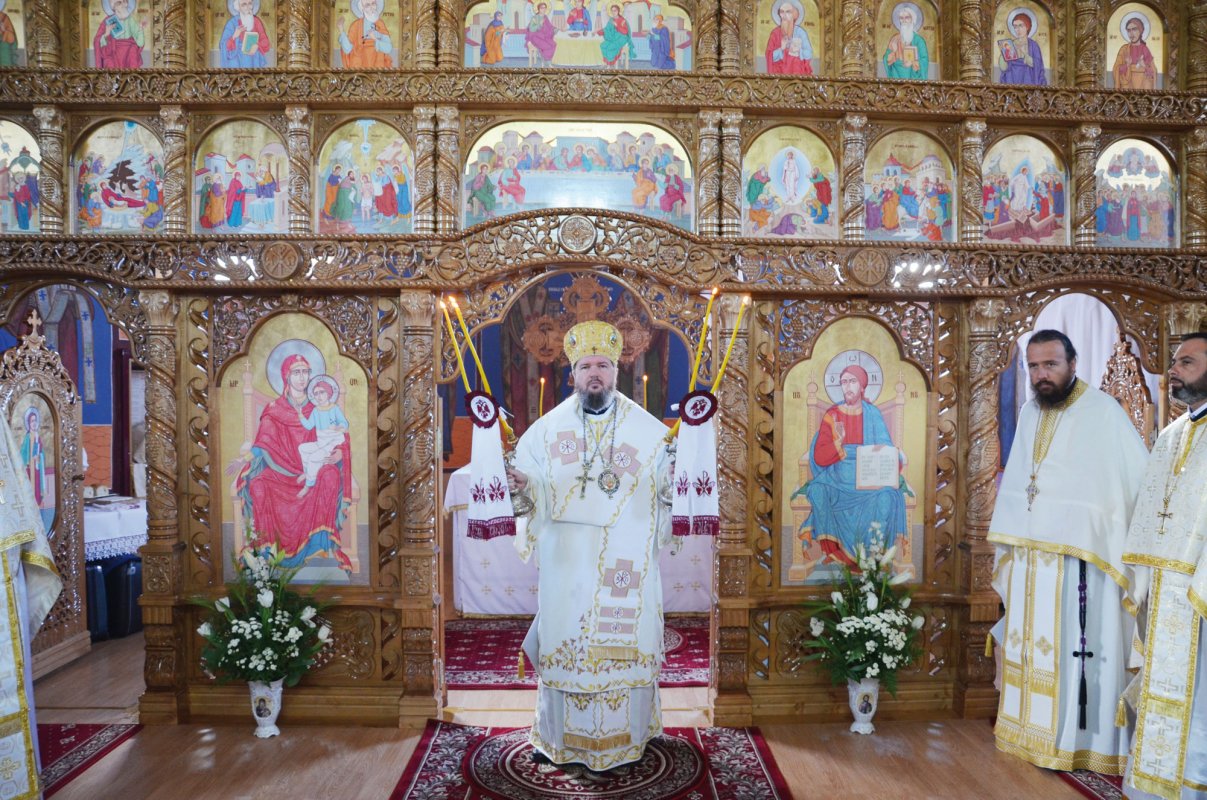 Slujiri arhiereşti în Duminica Sfântului Apostol Toma 60477