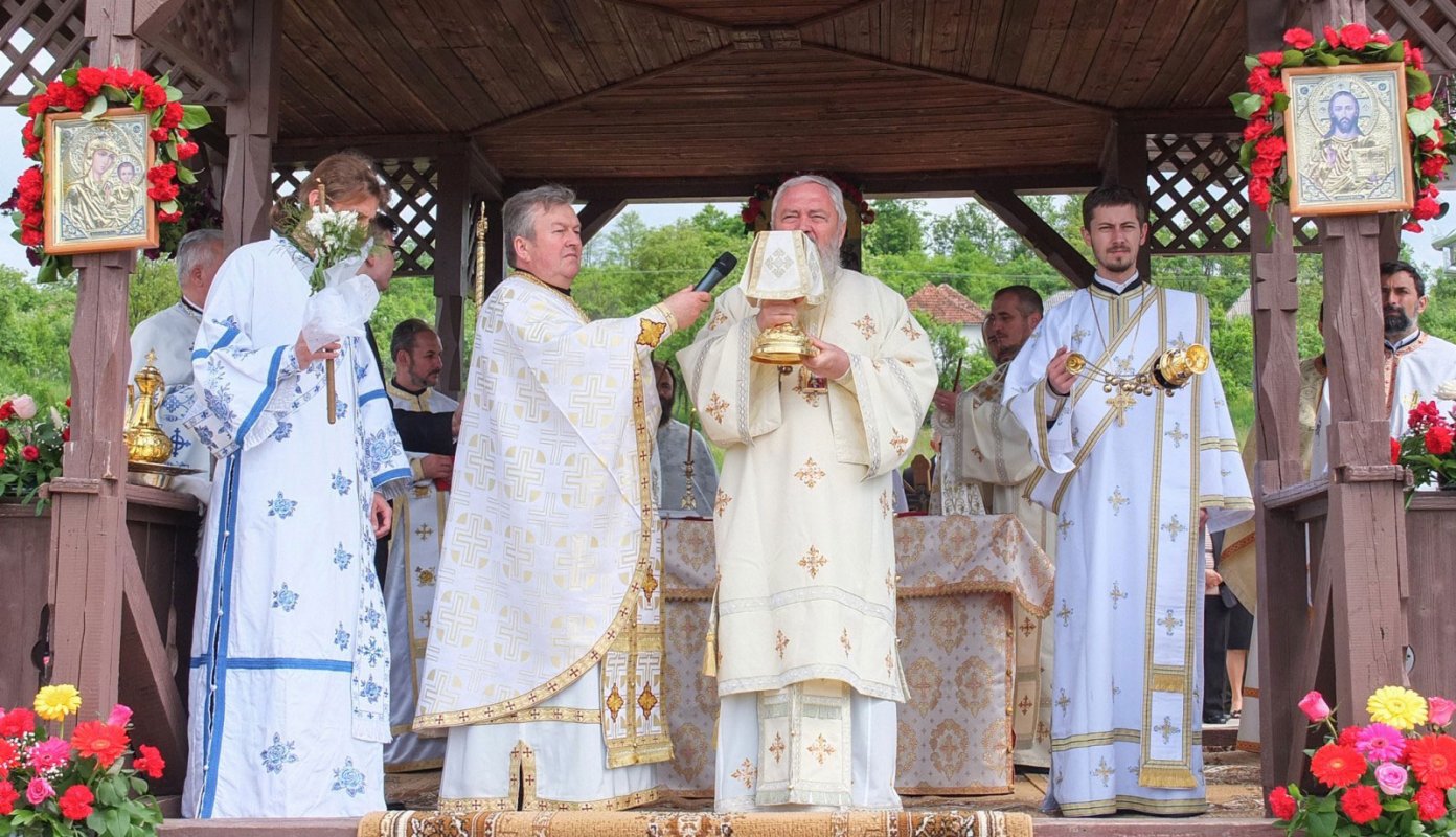 Slujiri arhiereşti în Duminica Sfântului Apostol Toma 60478