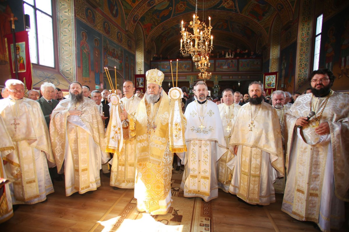 Slujiri arhiereşti în Duminica Sfântului Apostol Toma 60479