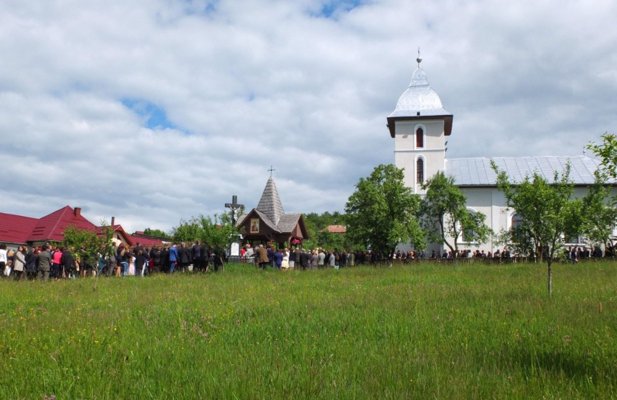 Slujiri arhiereşti în Duminica Sfântului Apostol Toma 60480