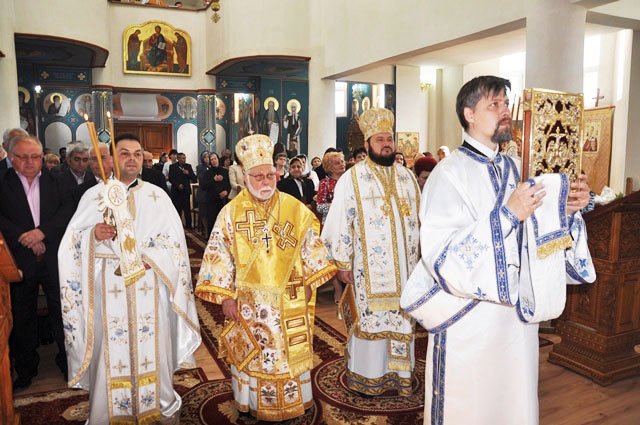 Slujiri arhiereşti în Duminica Sfântului Apostol Toma 60483