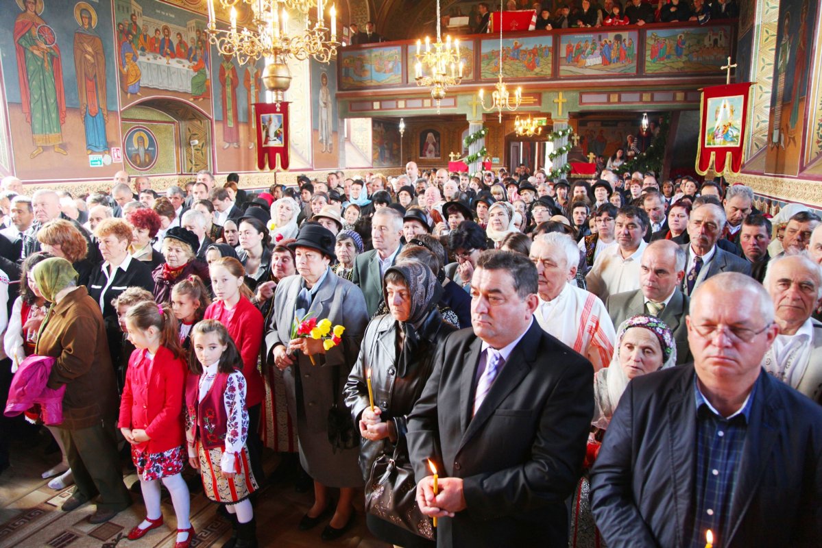 Slujiri arhiereşti în Duminica Sfântului Apostol Toma 60485