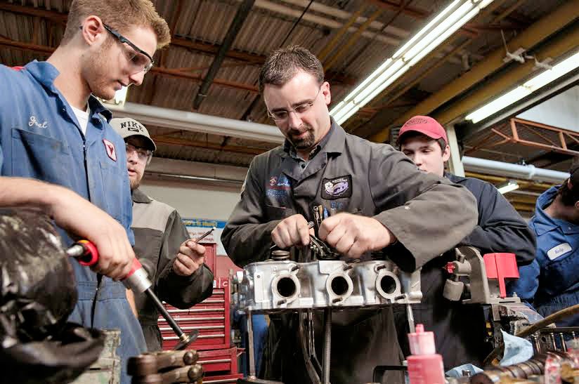 Înfiinţarea şcolilor profesionale duale 60466