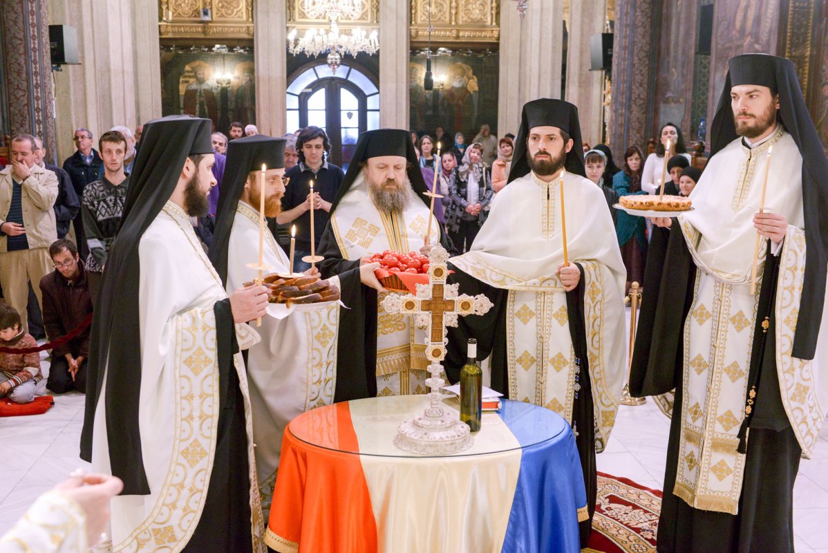 Parastas pentru regii Carol I şi Ferdinand 60451