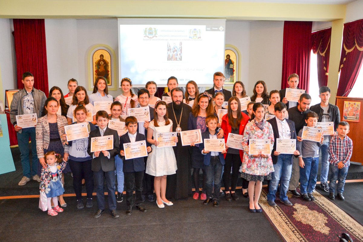 Festivitate de premiere a elevilor merituoși 60302