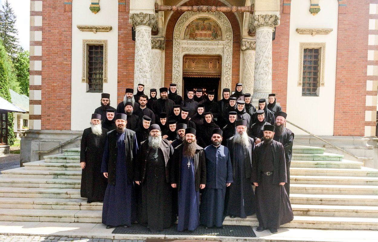 Pelerinajul stareţilor Mitropoliei Munteniei şi Dobrogei pe Valea Prahovei 60237