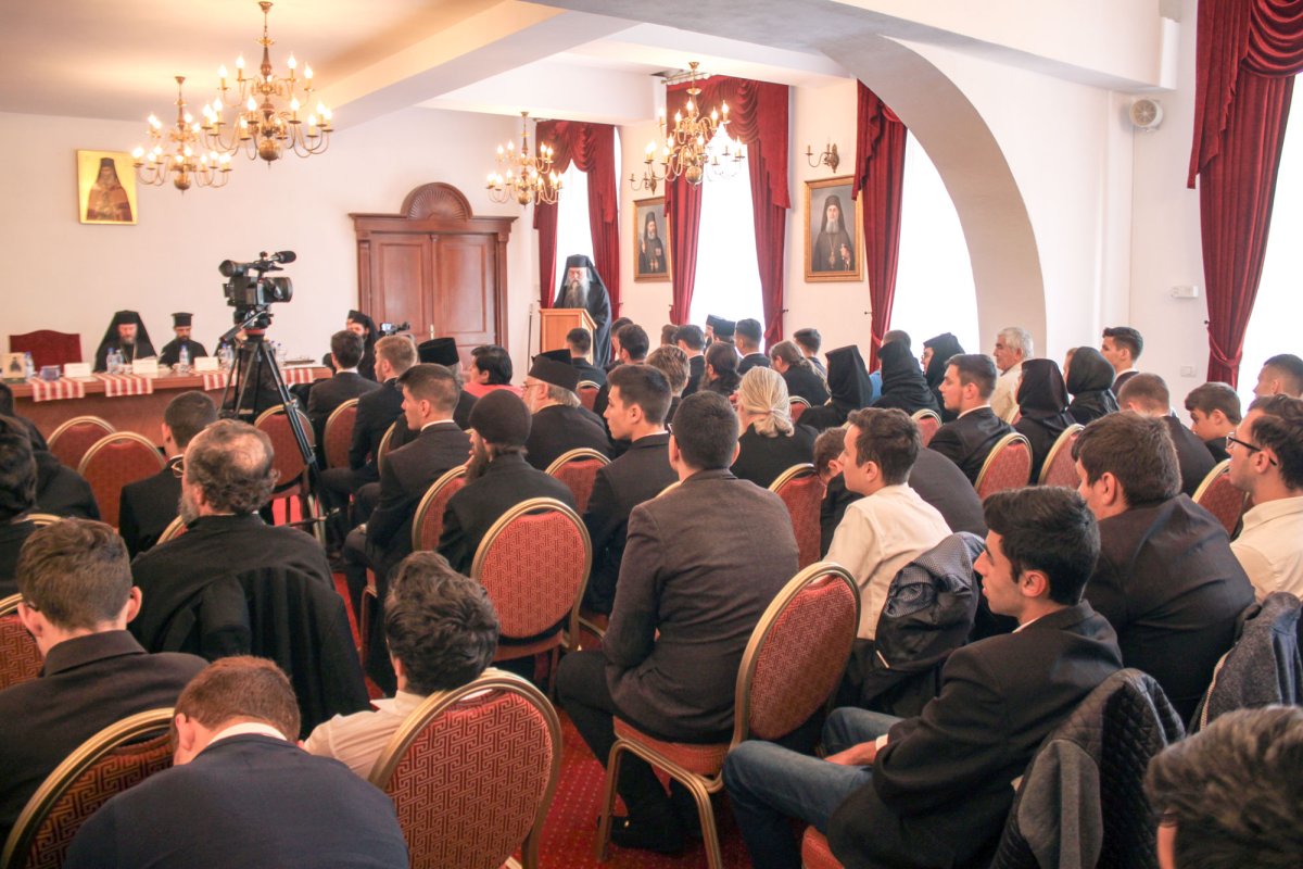 Simpozion național la Râmnicu-Vâlcea 60257